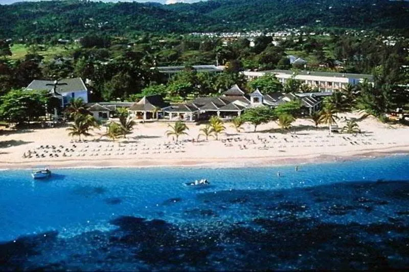 Jewel Runaway Bay Beach Resort & Waterpark