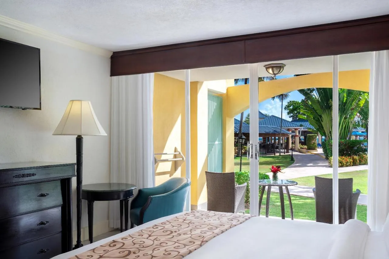 Jewel Runaway Bay Beach Resort & Waterpark 4*,