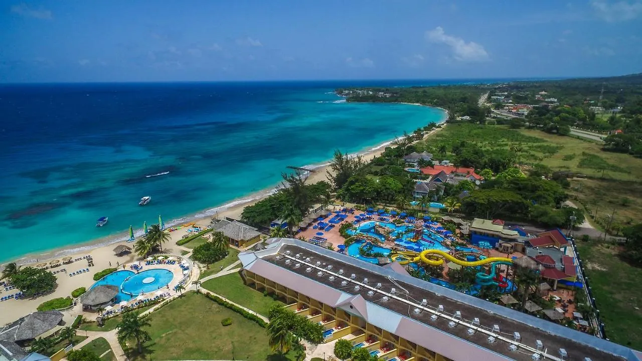 Jewel Runaway Bay Beach Resort & Waterpark