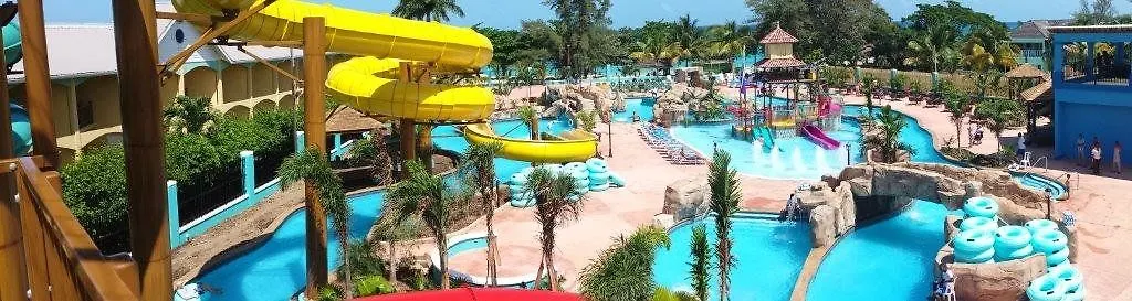 Jewel Runaway Bay Beach Resort & Waterpark