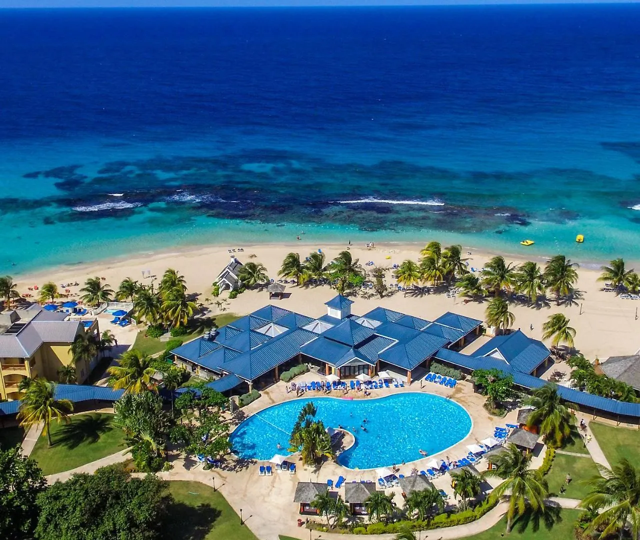 Jewel Runaway Bay Beach Resort & Waterpark