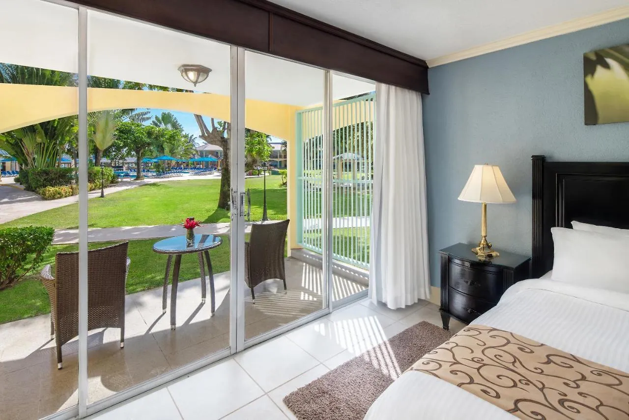 Jewel Runaway Bay Beach Resort & Waterpark